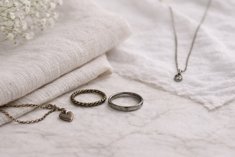 Mitos sobre el acero inoxidable en joyería: lo que debes saber antes de descartarlo