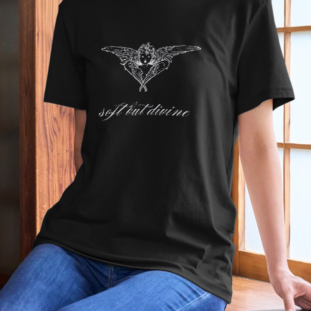 Camiseta "Soft but Divine"