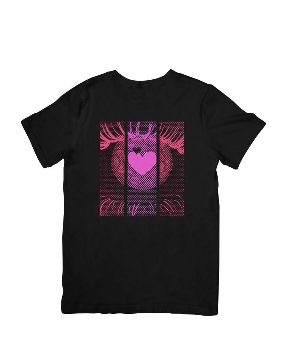 Camiseta ojo con corazón rosa