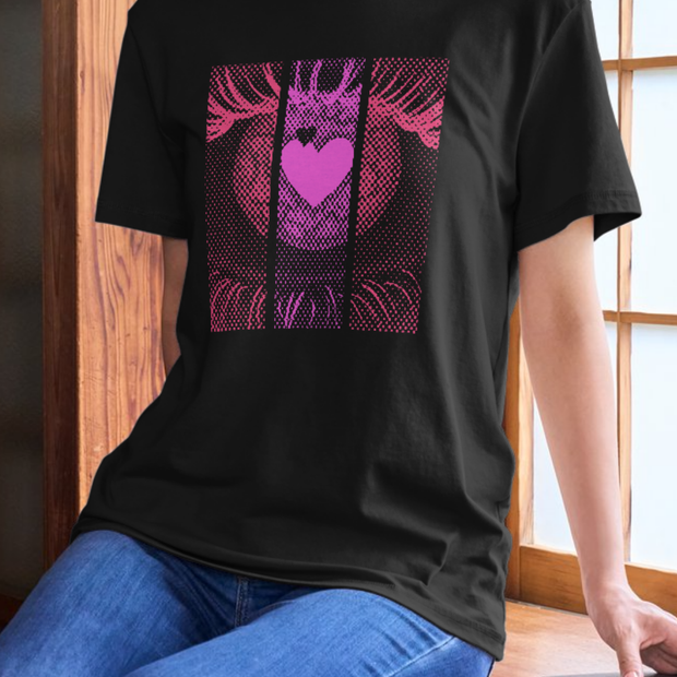 Camiseta ojo con corazón rosa