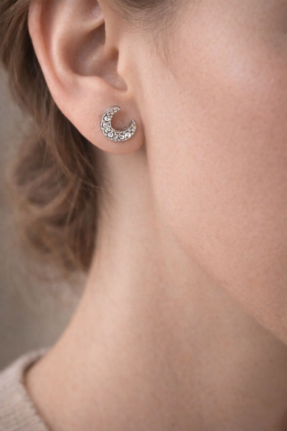Pendientes plateados de luna con circonitas