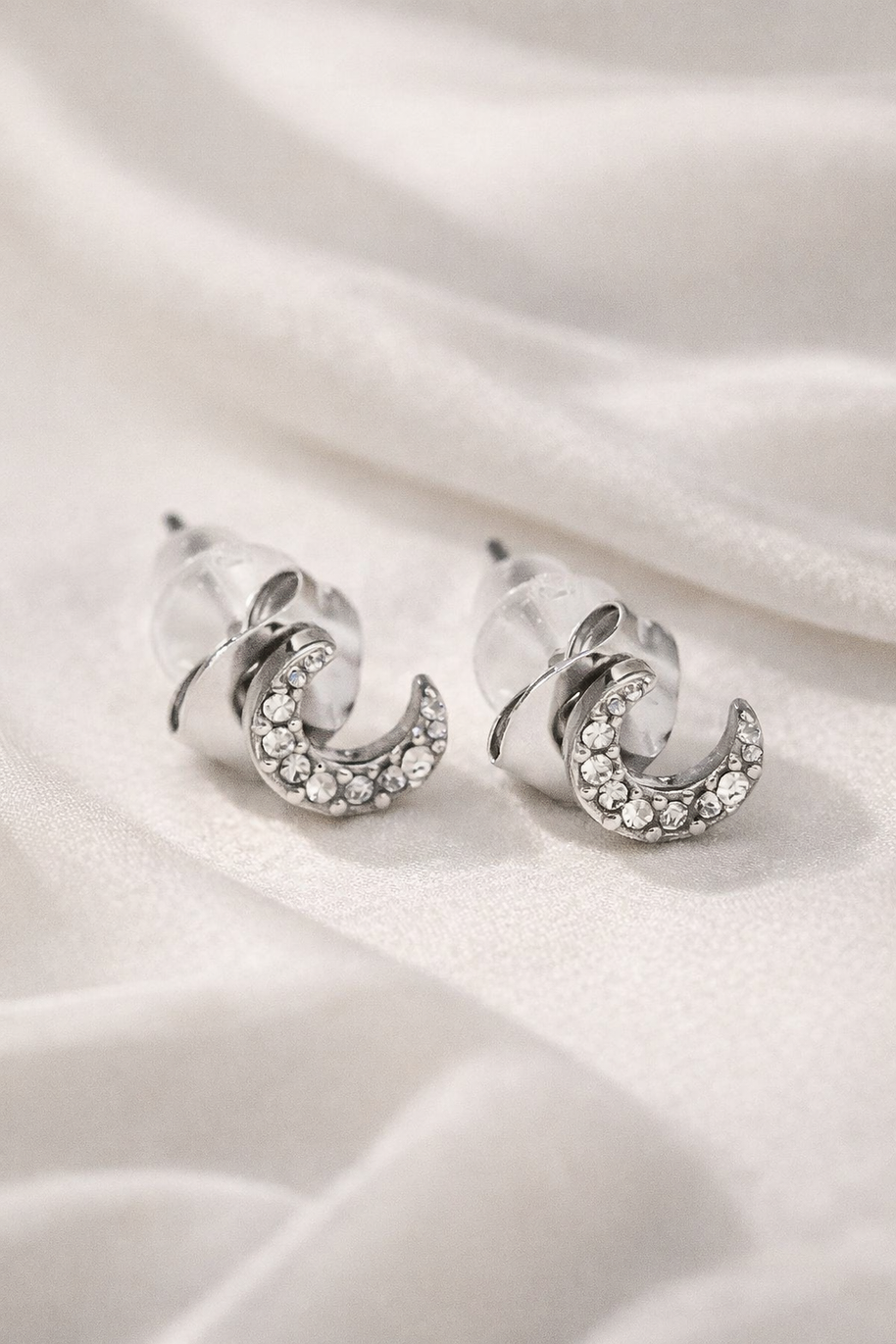 Pendientes plateados de luna con circonitas