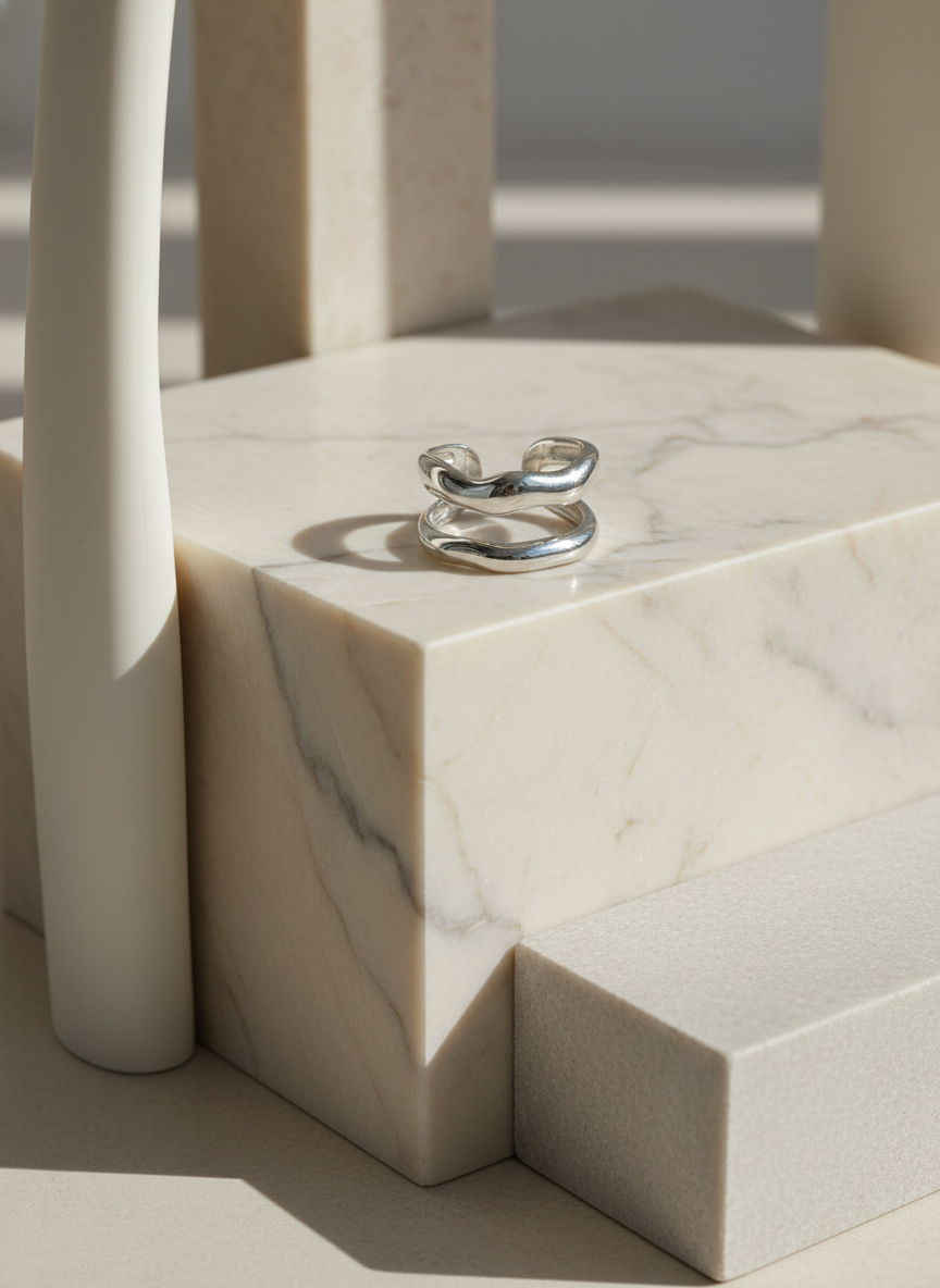 Anillo plateado abierto doble ondulado