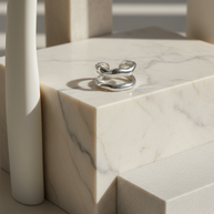 Anillo plateado abierto doble ondulado