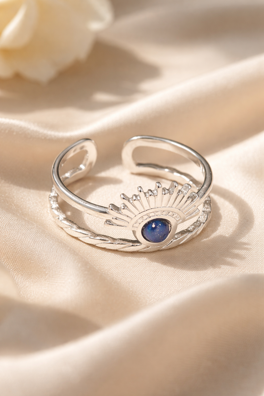 Anillo plateado con piedra