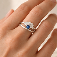 Anillo plateado con piedra