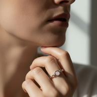 Anillo plateado con piedra circular ágata rosa