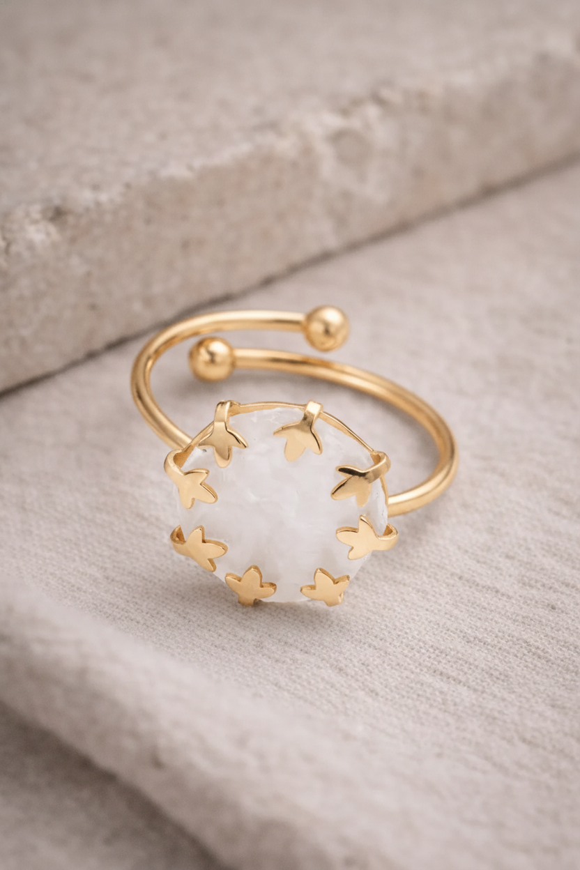 Anillo dorado abierto circular