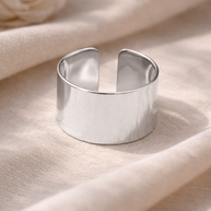 Anillo ancho plateado minimalista