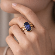 Anillo dorado ajustable con hexágono de piedra natural