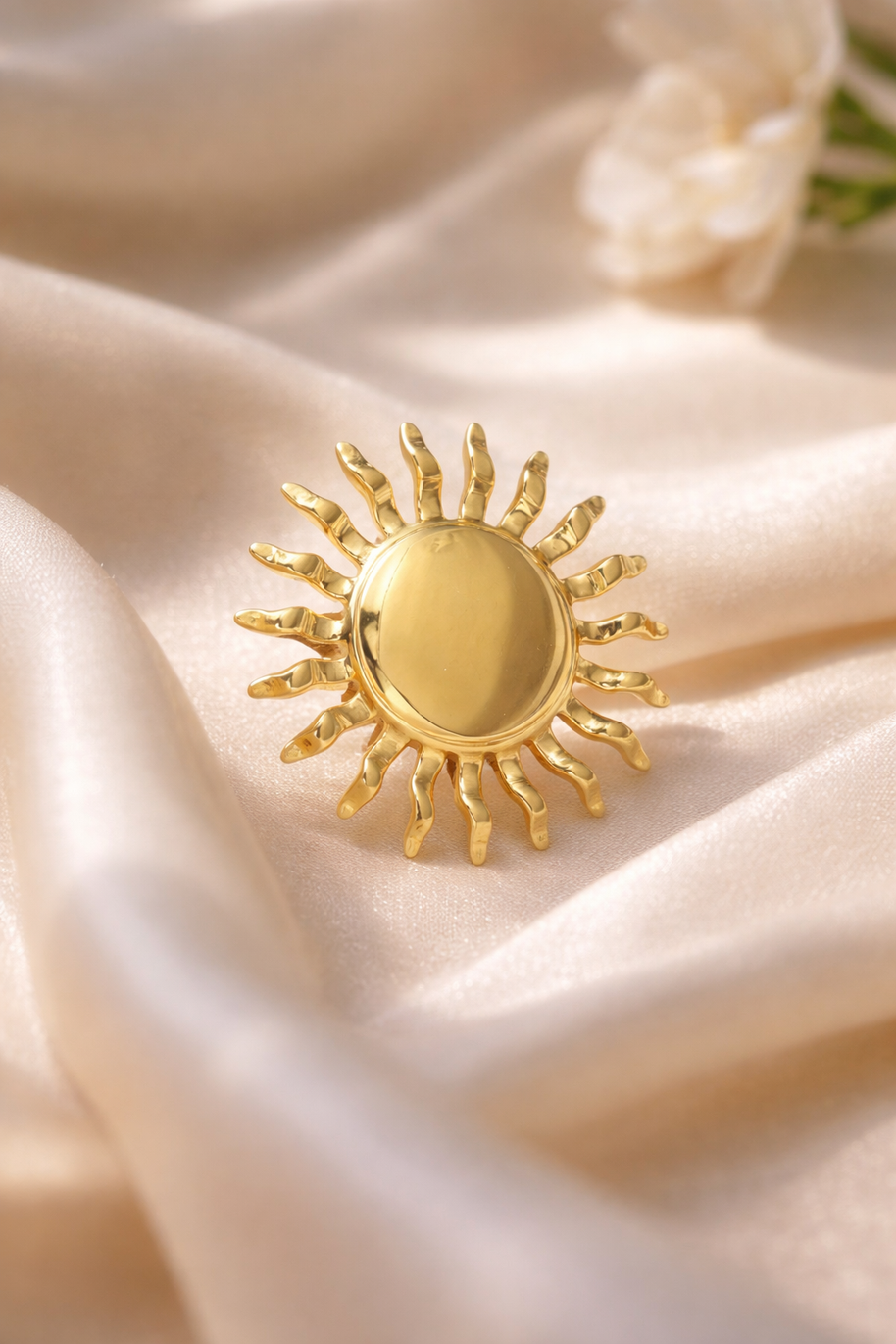 Anillo dorado de sol