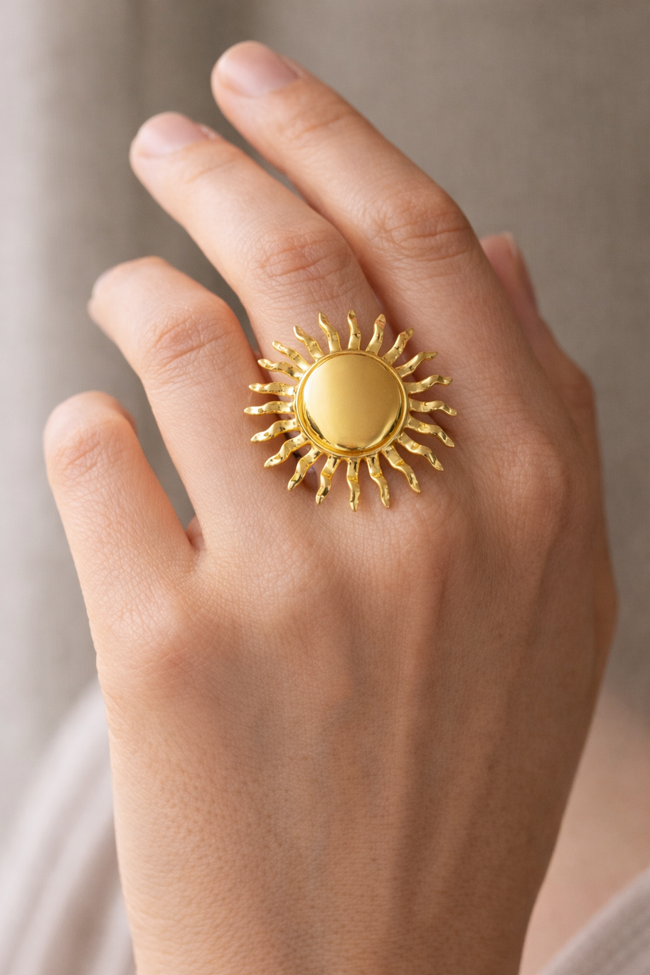 Anillo dorado de sol