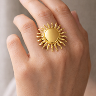 Anillo dorado de sol