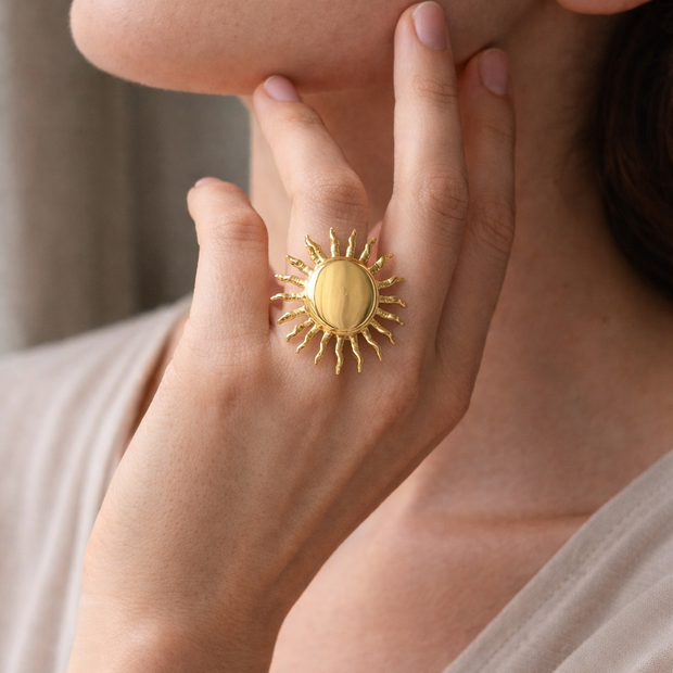 Anillo dorado de sol