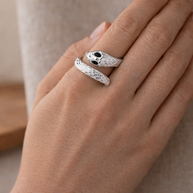 Anillo plateado ajustable con forma de serpiente