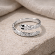 Anillo plateado ajustable con forma de serpiente