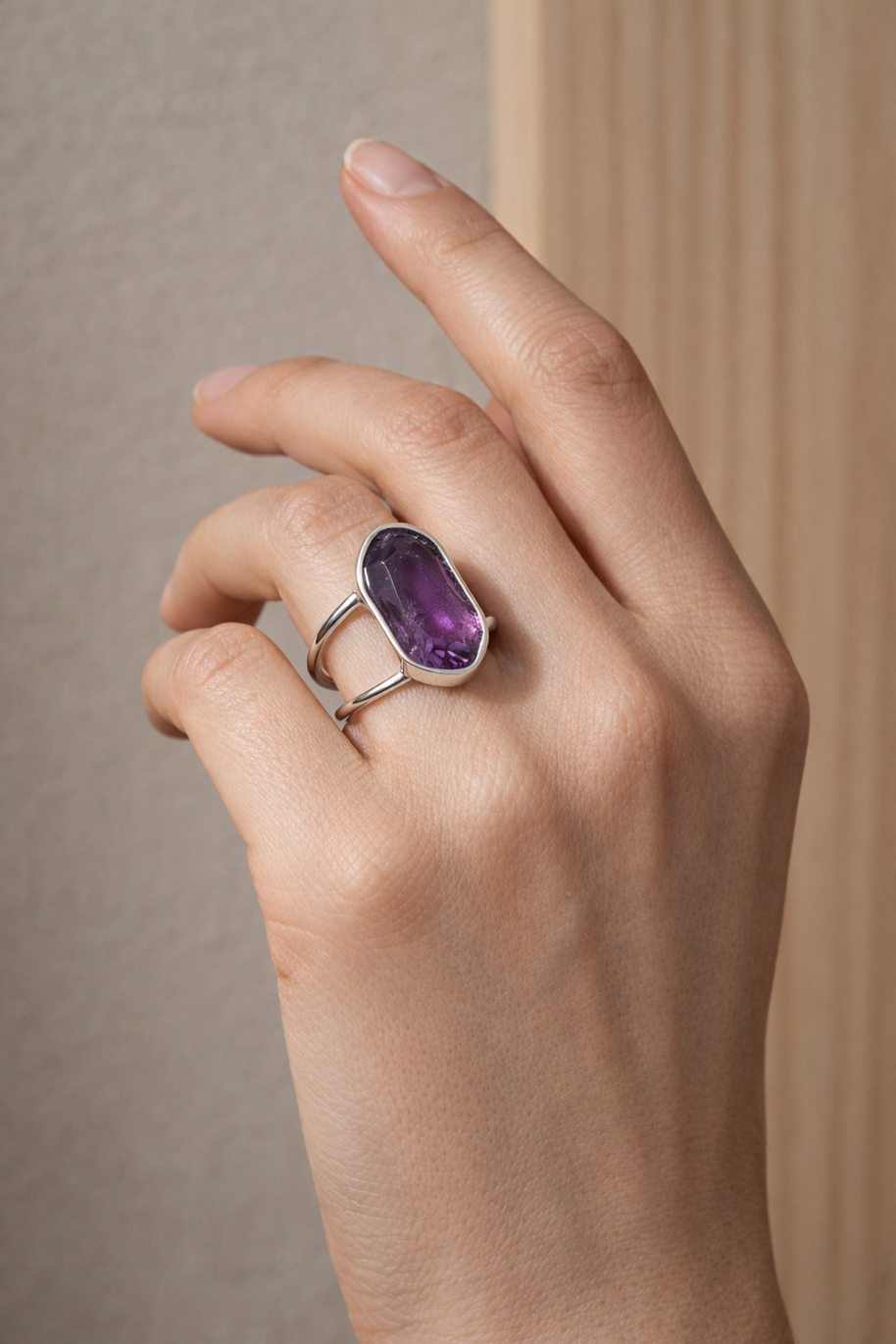 Anillo plateado ajustable con hexágono de piedra natural