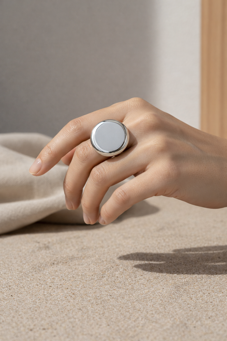 Anillo plateado con disco