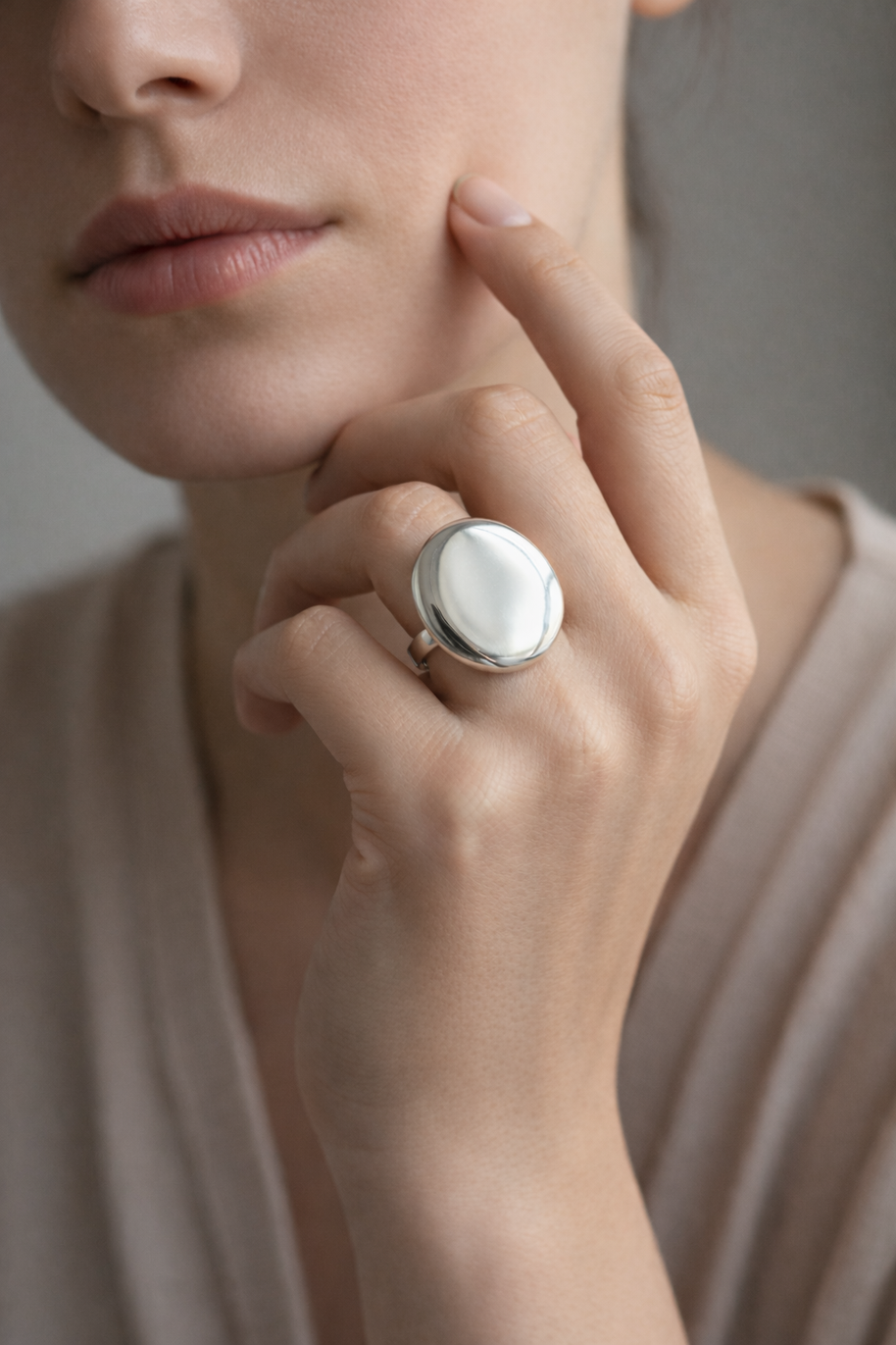 Anillo plateado con disco