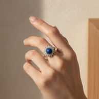 Anillo plateado con piedra sol