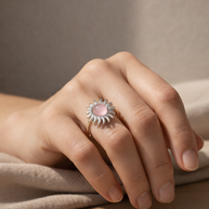 Anillo plateado con piedra sol