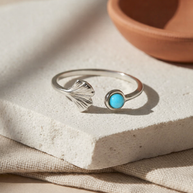 Anillo plateado de aleta de pez con piedra jade azul