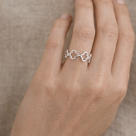 Anillo plateado flores caladas