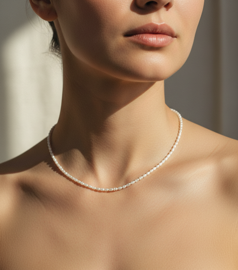 Collar clásico de perlas naturales pequeñas