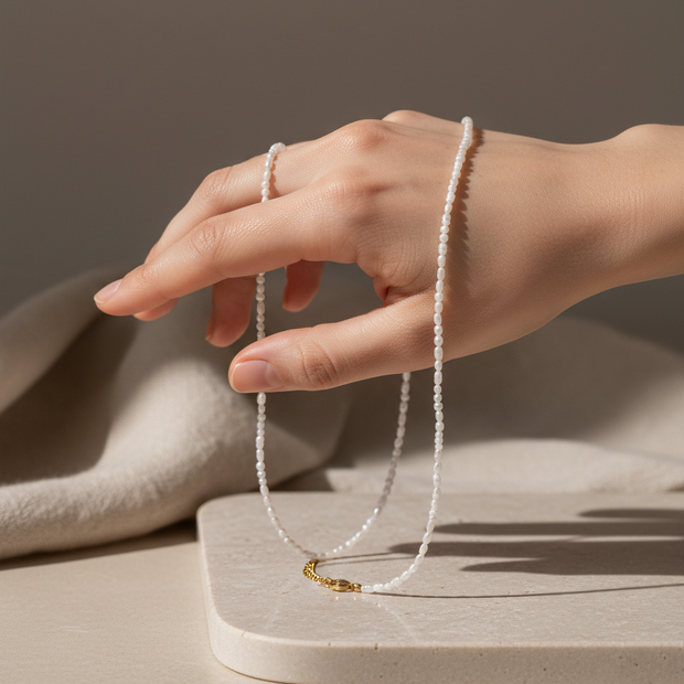 Collar clásico de perlas naturales pequeñas