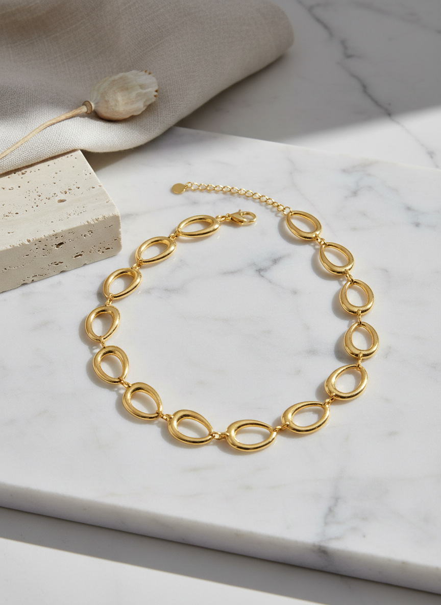 Collar dorado de eslabones ovalados irregulares