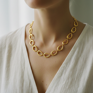 Collar dorado de eslabones ovalados irregulares