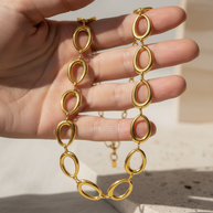 Collar dorado de eslabones ovalados irregulares