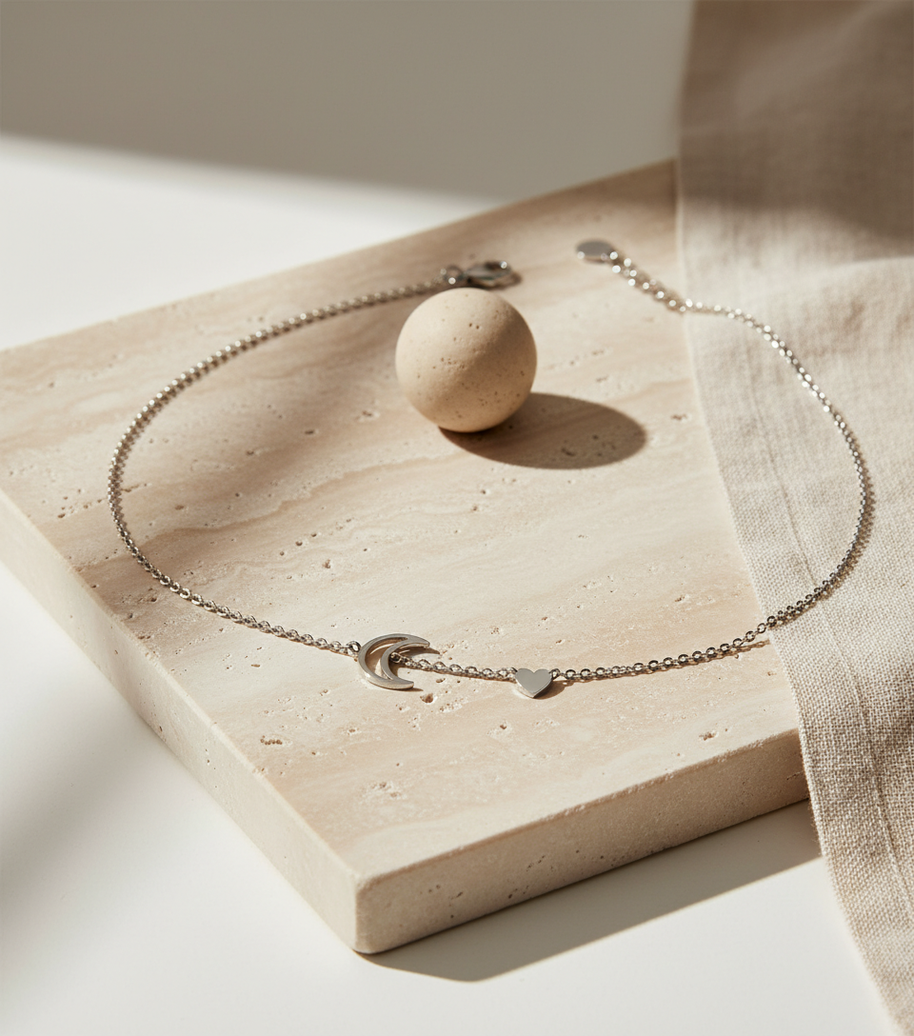 Collar plateada con luna