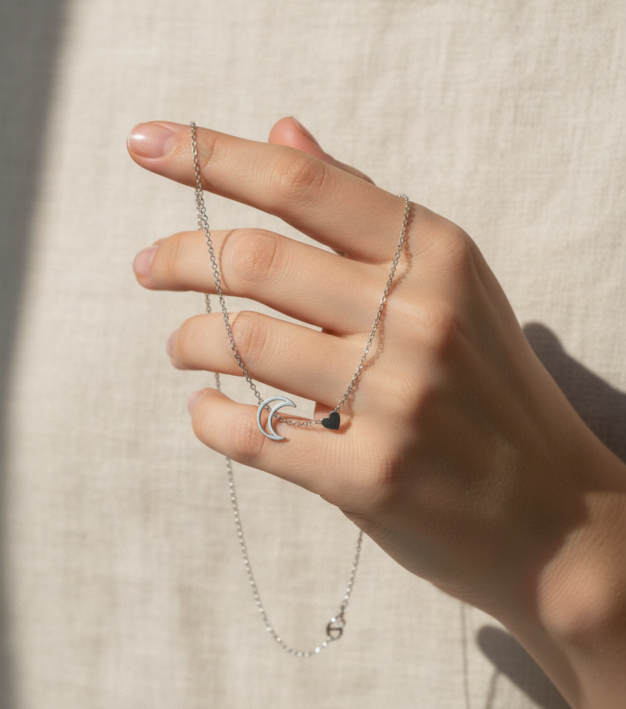 Collar plateada con luna