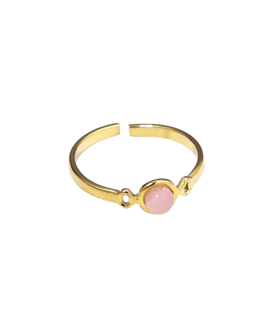 Anillo dorado con piedra ágata rosa