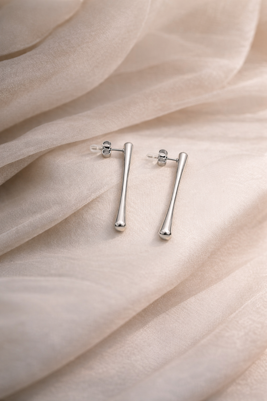 Pendientes barra plateada