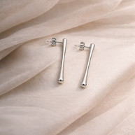Pendientes barra plateada