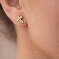 Pendientes de cruz dorada con circonitas