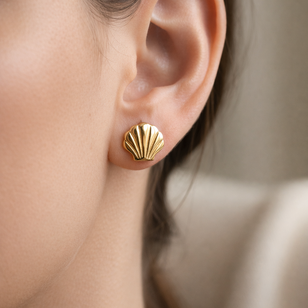 Pendientes dorados de concha