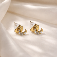 Pendientes dorados de luna con circonitas