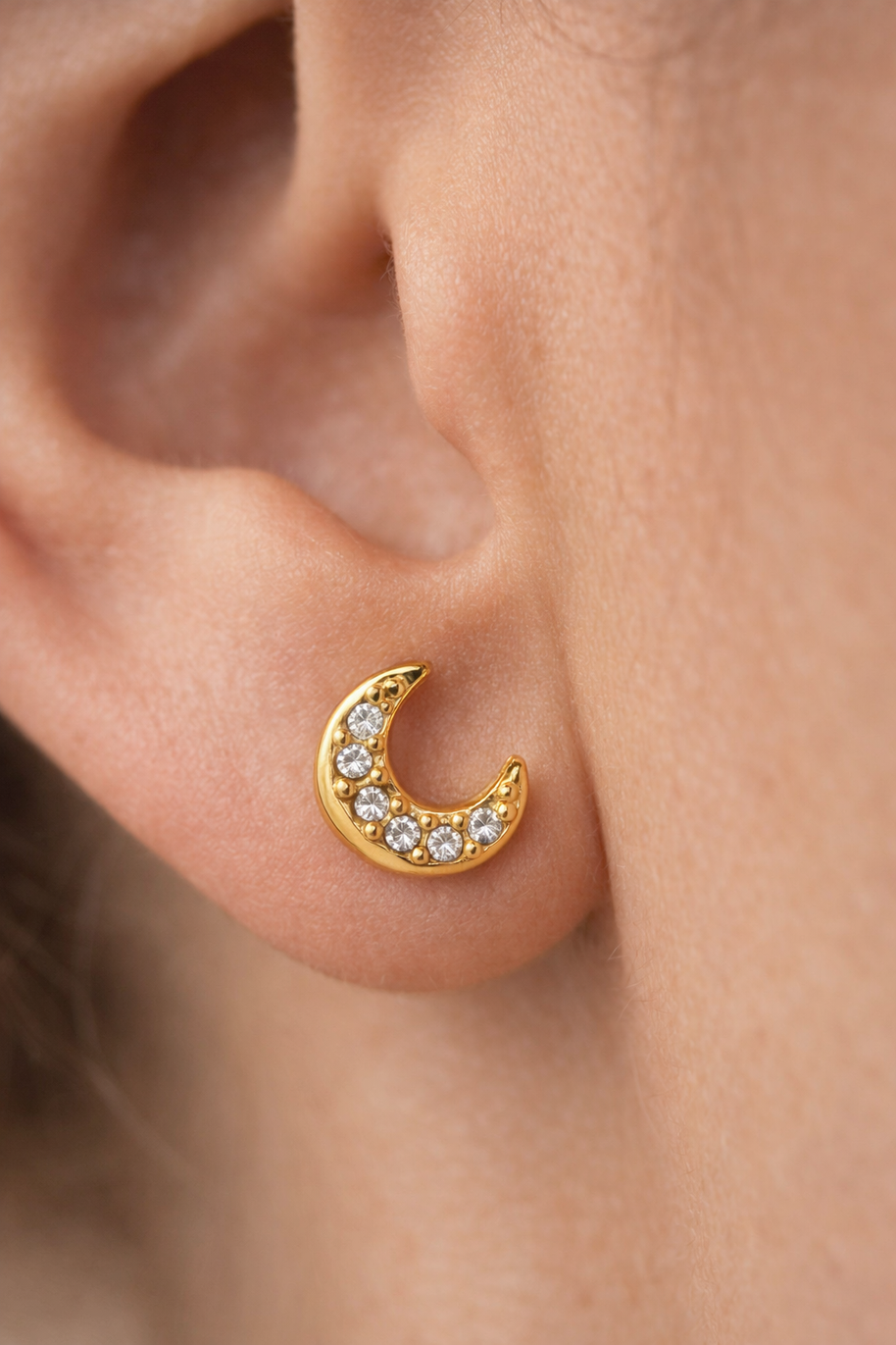 Pendientes dorados de luna con circonitas