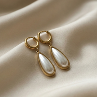 Pendientes dorados de perla