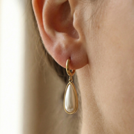 Pendientes dorados de perla