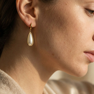 Pendientes dorados de perla