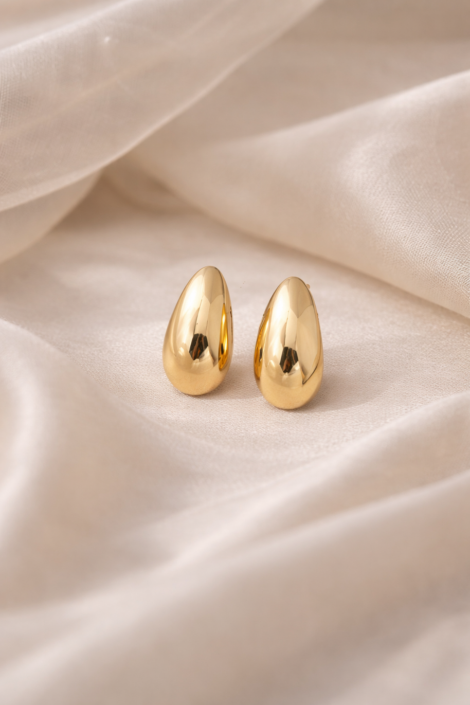 Pendientes dorados gota
