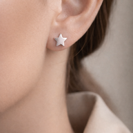 Pendientes estrella plateada