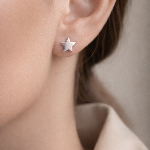 Pendientes estrella plateada