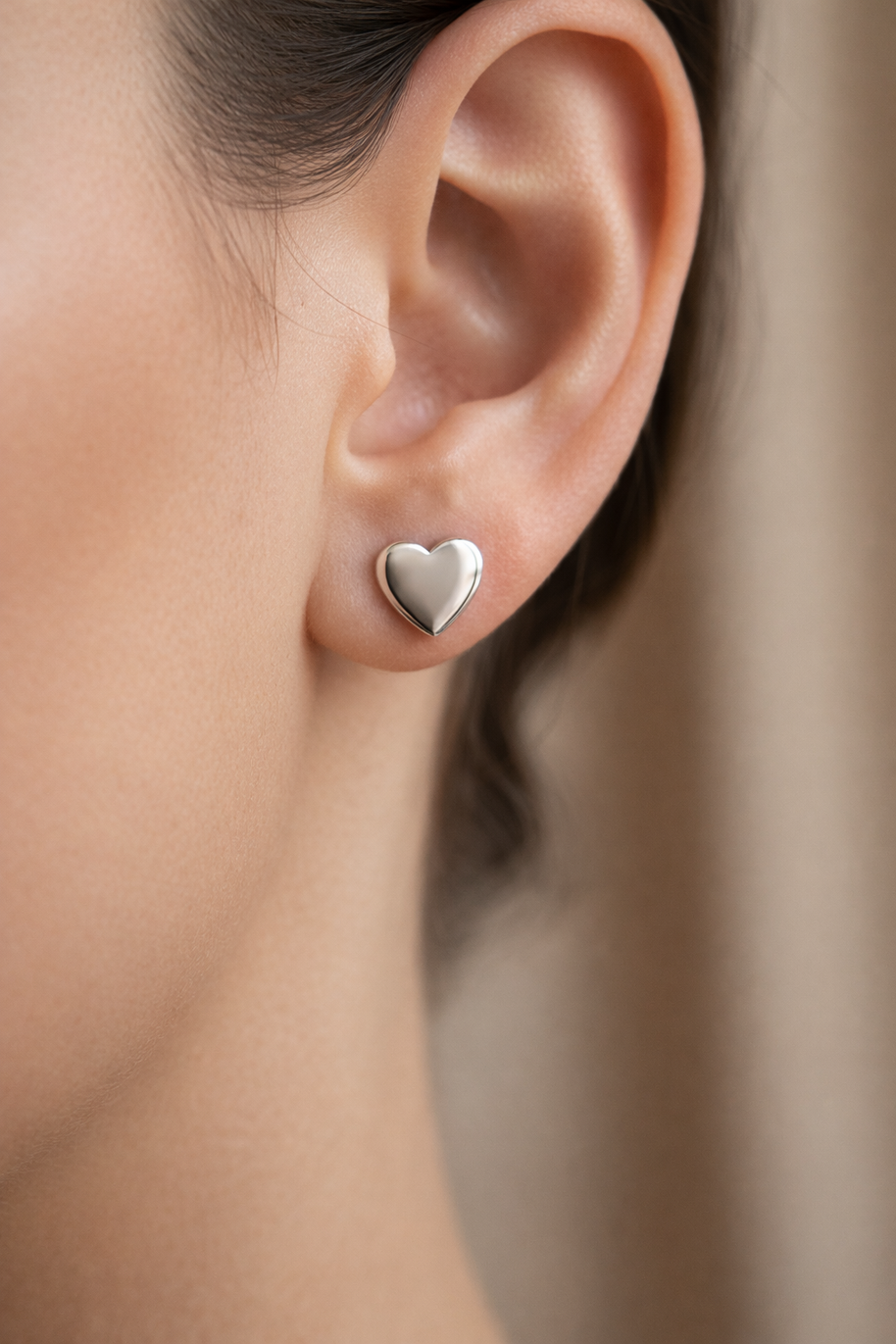 Pendientes plateados de corazón