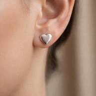 Pendientes plateados de corazón