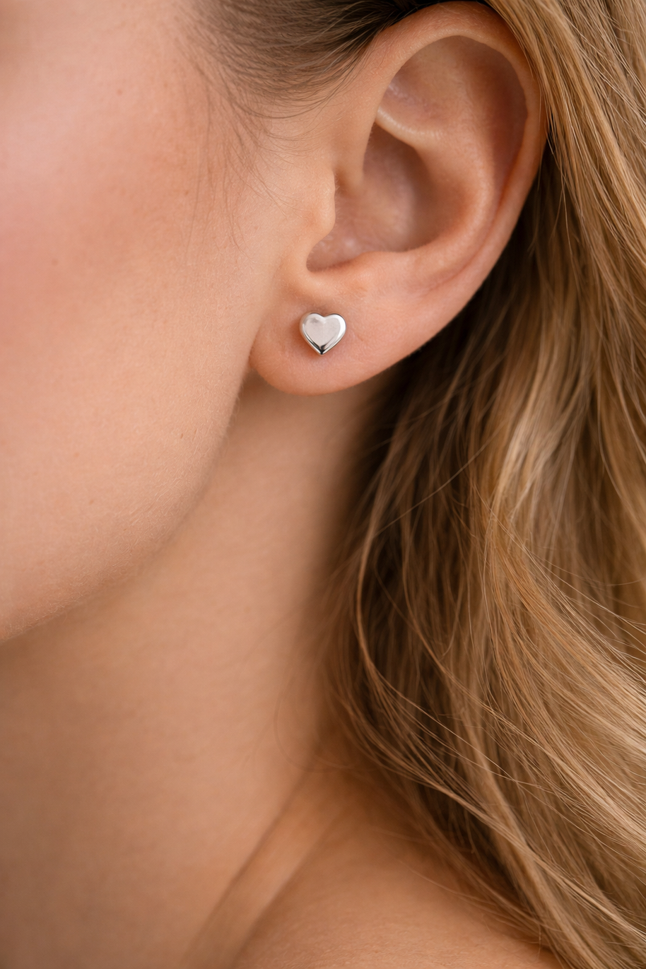 Pendientes plateados de corazón